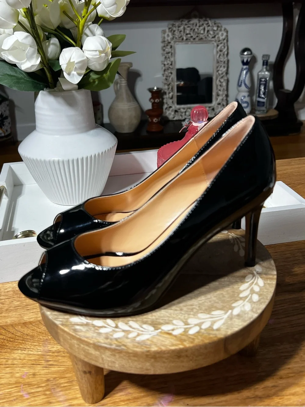 BLACK PATENT PEEP-TOE PUMPS